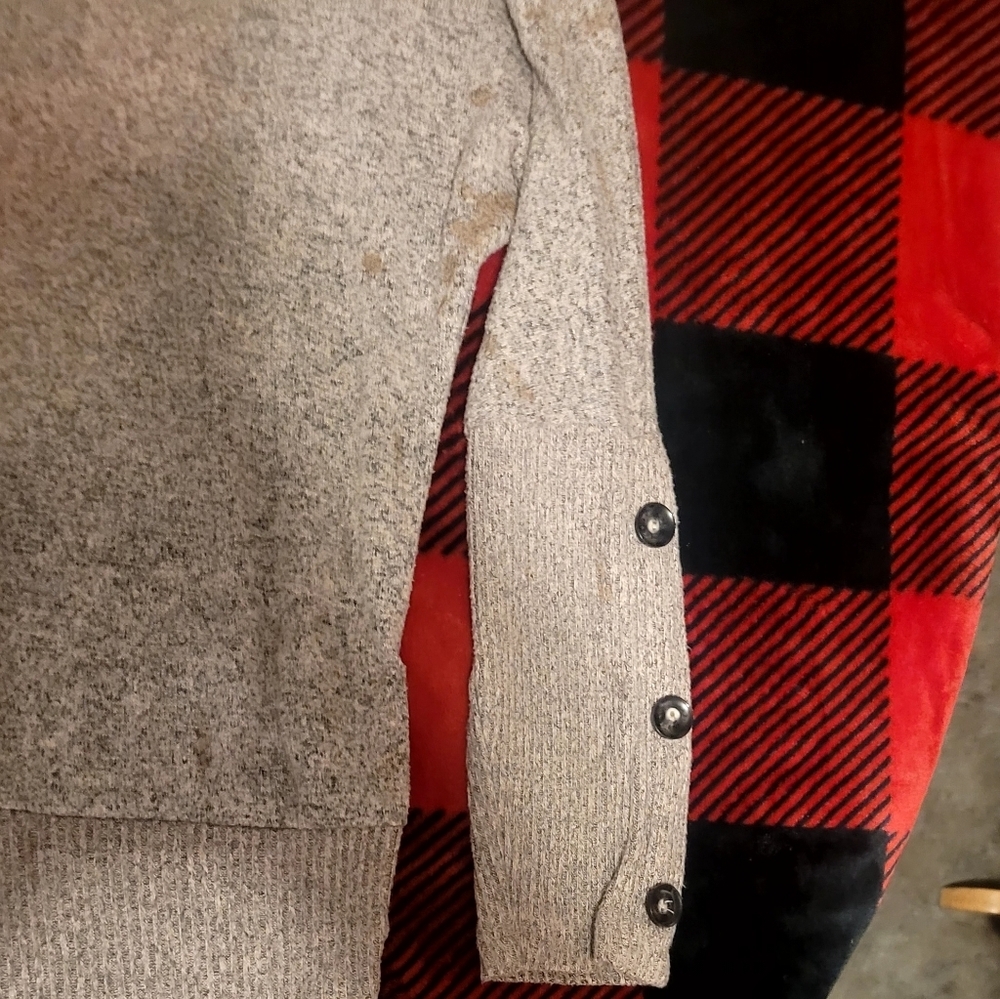 Ladies Super soft sweater by Apt.9 Has 3/4 legnth sleeves. Beige/Sand colored. - Picture 6 of 7